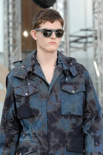 Look 64